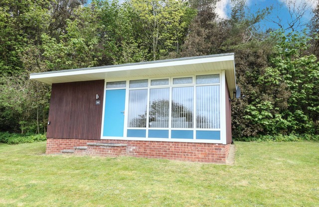 CHALET 126A, family friendly, country holiday cottage in Cromer