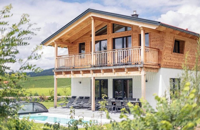 Chalet 19 with balcony and mountain view
