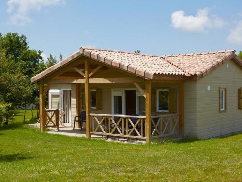 Chalet 3 chambres avec piscine chauffée, proche Lac du Jaunay et plages de Saint-Gilles-Croix-de-Vie - FR-1-783-23