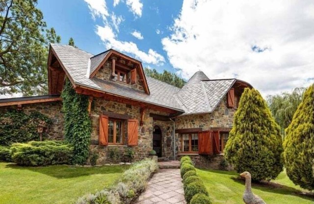 Chalet 5 rooms 11 Pax, Garden, BBQ, Cadí Views & 4 Baths