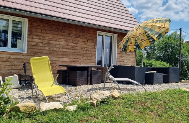 Chalet a Proximité D'un Etang Pour Pecher