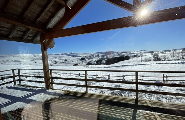 Chalet au Calme Avec vue sur les Monts du Cézallier