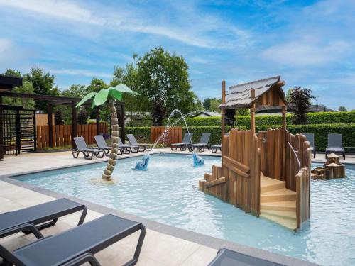 Chalet by Pond in Holiday Park