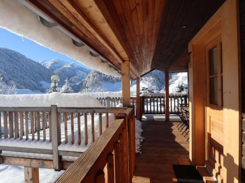 Chalet contemporain 8 pers, 4 chambres, vue sur montagnes, parking, près village - FR-1-342-243