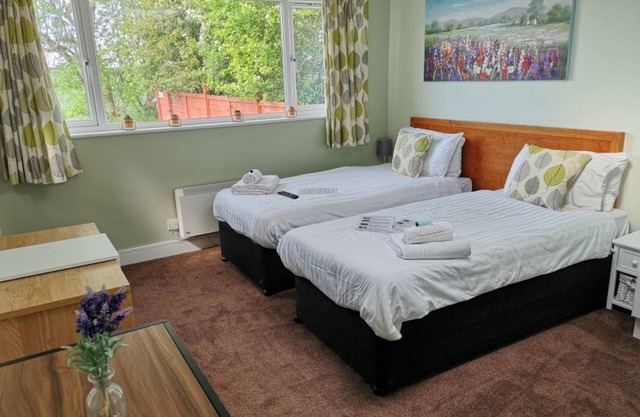 Chalet Cottages - Ruby Cottage