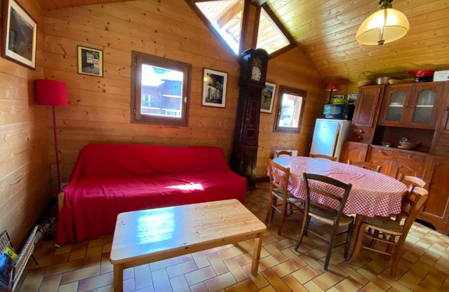 Chalet en plein cœur de village, 9 personnes, 2 chambres, 1 mezzanine - CH18