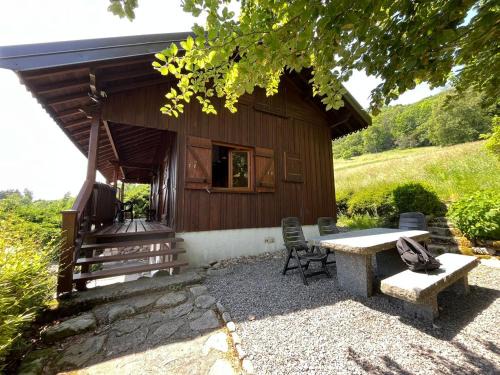Chalet entier, vue panoramique, ruisseau et sauna.