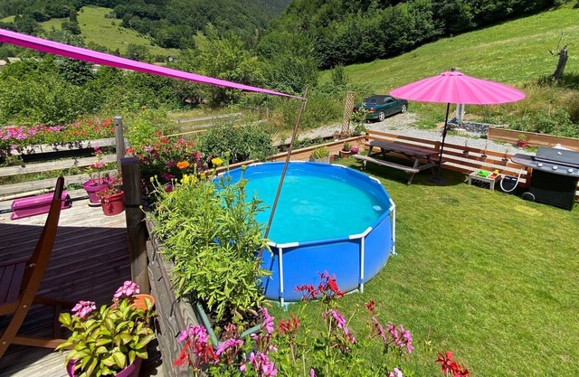 Chalet for 10 people with large terrace and garden.