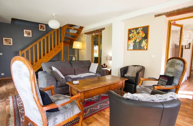 Chalet for 10 people in Puy St Vincent 150m from the slopes private parking