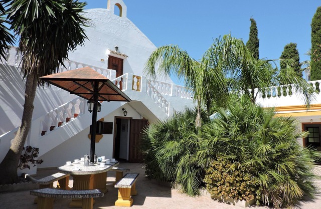 Chalet for 14 people at 900 meters from the beach in the Dehesa de Roche in Conil