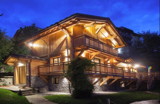 Chalet Crespin - Luxury Chalet in Saint Gervais centre, 500m walk to telecabine