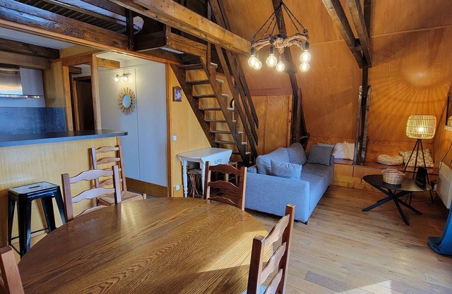 Chalet for 5, near ski & hiking, south balcony, TV, washing machine