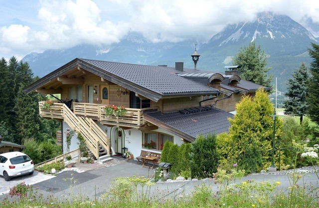 Chalet Grizzly - "Grizzlysuite" 3 bedrooms 140m² with shower & bath, WC