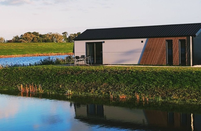 Chalet in Kampen OverIJssel right on the water
