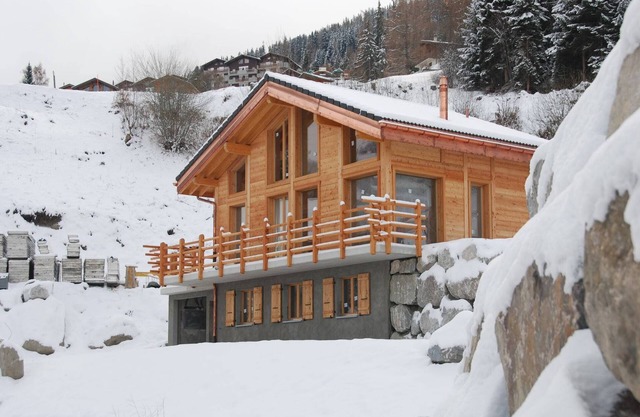 Chalet in La Tzoumaz near Ski Slopes