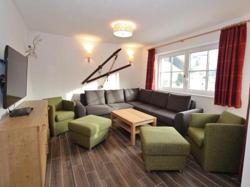 Chalet in Saalbach by Ski Lift & Slopes, cleaning included