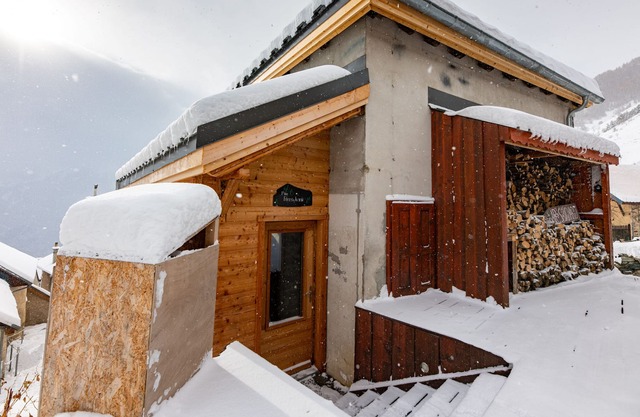 Chalet in the heart of Huez village close to the ski slopes