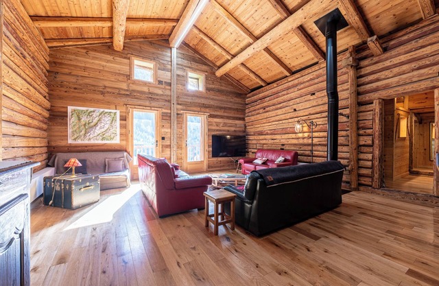 Chalet 'La Sorsa' with Mountain View, Private Terrace and Wi-Fi