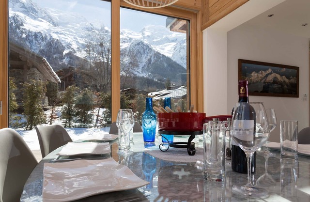 Chalet Montana - a self catered chalet that sleeps 12 guests in 5 bedrooms