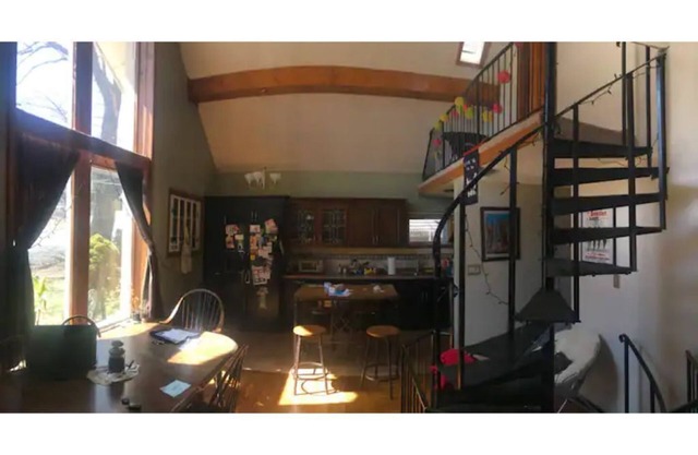 Chalet on the Hill 5 minutes from downtown