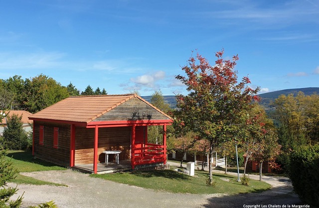 Chalet*, panoramic view, equipped, living room, 2 bedrooms, shower room, covered pool