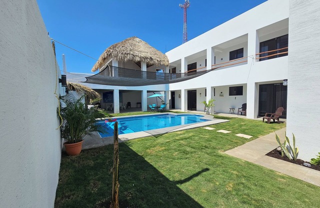 Chalet Paradise Point, in the main area of El Paredón a few steps from the beach
