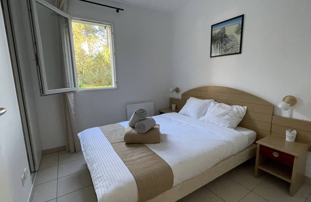 Chalet Pour 5 Pers au Calme, Plage à Pieds Avec Piscine/tennis/pétanque/parking