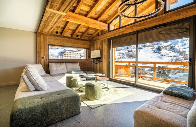 CHALET PREMIERE LOGE 12 PEOPLE DOMINANT VIEW
