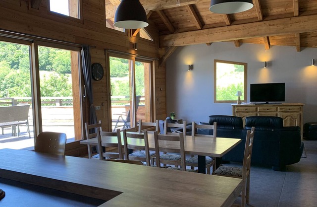 Chalet Sarenne 12 pers jacuzzi 50m from the slopes