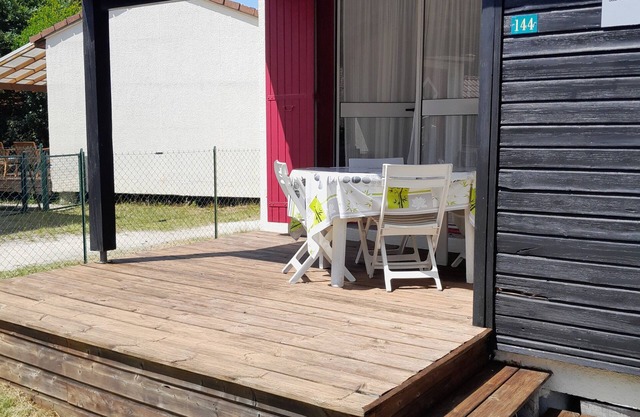 Chalet sleeps 4, air-conditioned; quiet location