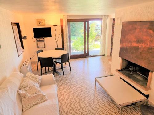 Chalet spacieux 10 pers, 4 chambres, jardin, cheminée, animaux OK, ménage fin séjour option - FR-1-393-38