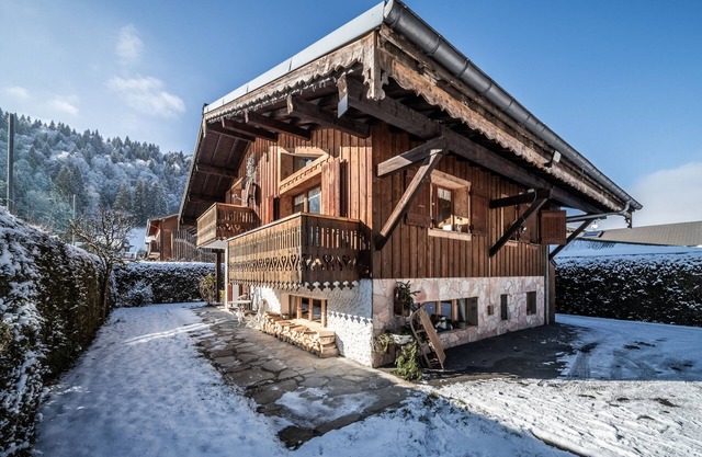 Chalet "Sun River" with Mountain View, Private Terrace & Wi-Fi