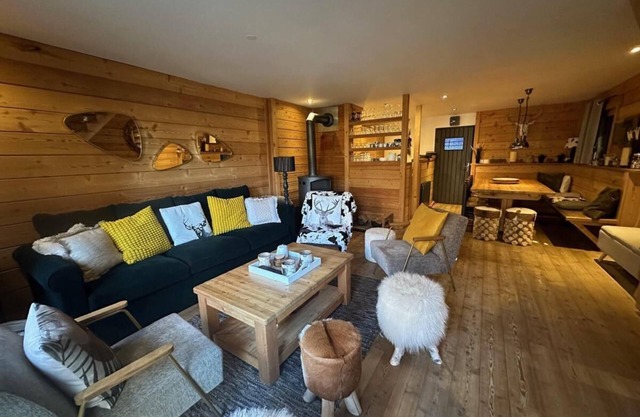 Chalet, terrace, fireplace or stove, tv, 150m², Vars