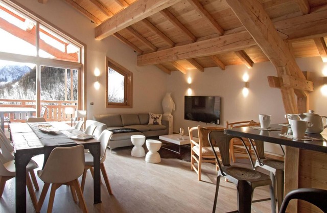 Chalet, wifi, terrace, balcony, parking, tv, ski locker, 145m², Alpe d'Huez