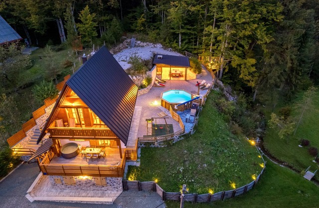 Chalet with sauna and whirlpool