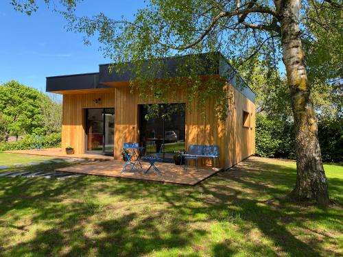 Chalets modernes avec terrasse et ruisseau au pied des Volcans