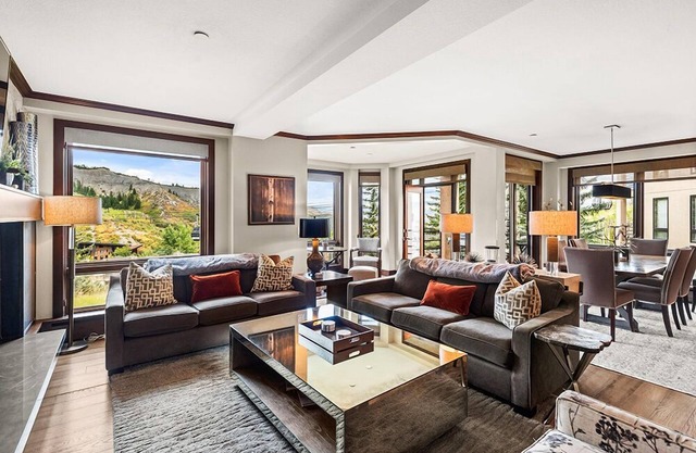 Chamonix 26 | Snowmass Ski-In/Ski-Out Condo w/Shared Pool/Hot Tub/Private Washer/Dryer/WiFi