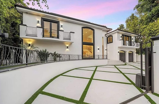 Chandler Mansion - Architectural Marvel with Pool & Theater