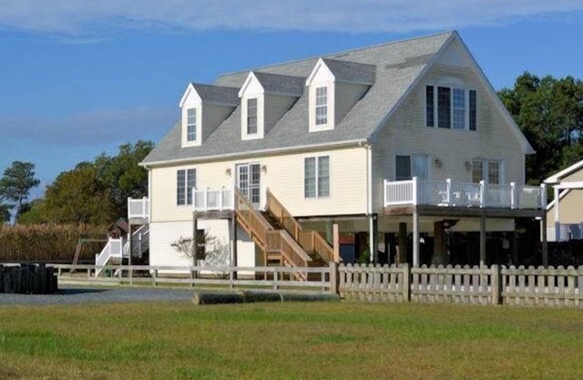 Channel Breeze - Water View - Fenced in Backyard NO LINENS OR TOWELS PROVIDED