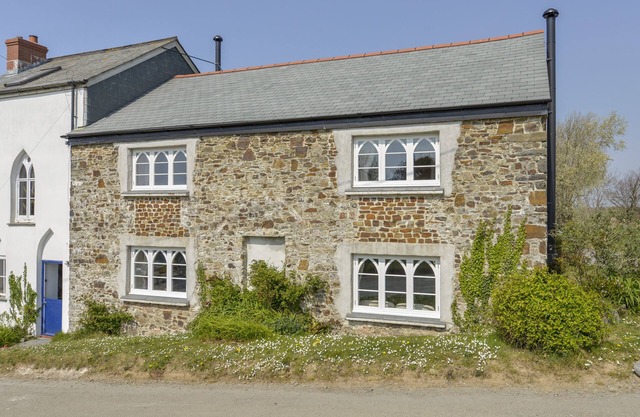 CHAPEL COTTAGE, pet friendly, with open fire in Welcombe