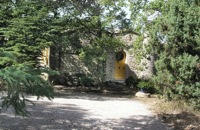 Character house with swimming pool set in Provencal garrigue.