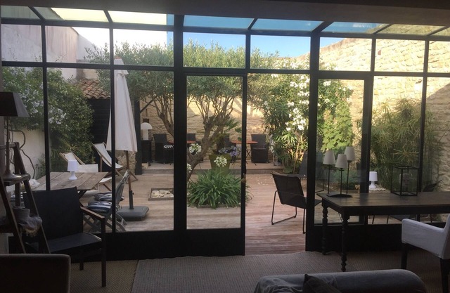 Character house in the village of Ars with 4 bedrooms and 3 bathrooms