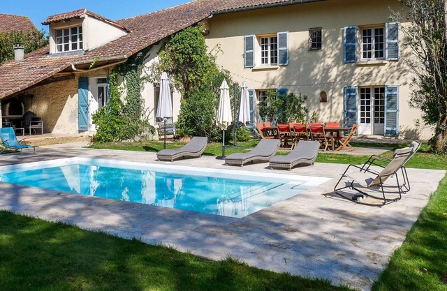 Character house-Pool- 2 hectares - 14 people