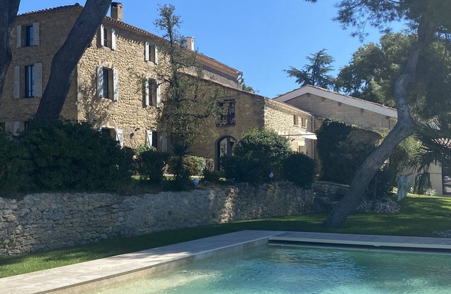 Character house under the pines with pool and view