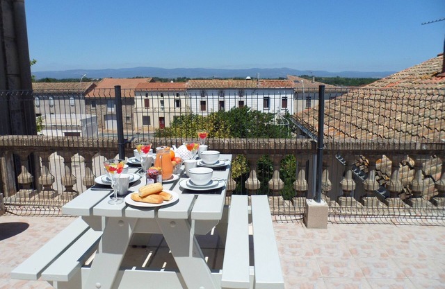 Character house with sunny roof terrace views of the Black and Alaric mountains