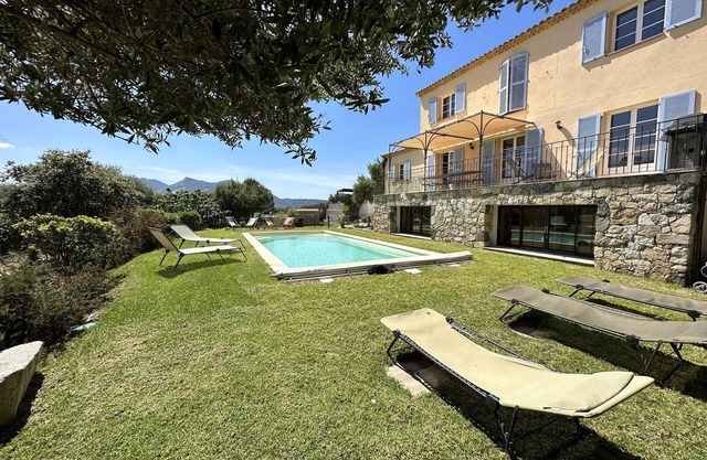 Character villa with pool and mountain view