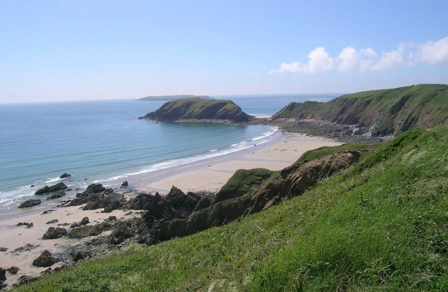 Characterful 4 bedroom, spacious and light coastal house in Marloes, Pembs