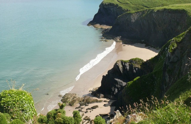Characterful 5 bedroom, spacious and light coastal house in Marloes, Pembs