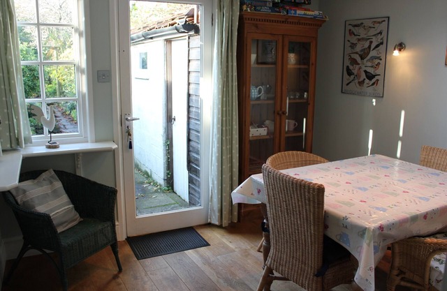 Characterful, pretty, family friendly Georgian house centrally located in Wells