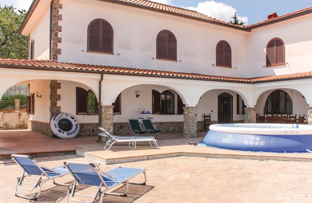 Characteristic accommodation in Perdifumo and traditional stone, consisting of three independent and